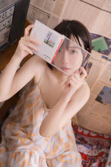 美女脱内衣